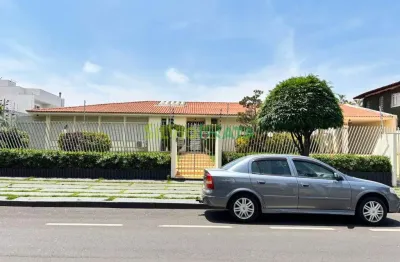 Excelente casa de 600 m² de construção, 03 suítes, piscina e área gourmet, para morar na zona 02.