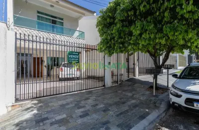 Sobrado à venda no jardim imperial ii em maringá/pr próximo à av. alexandre rasgulaeff com energia fotovoltaica