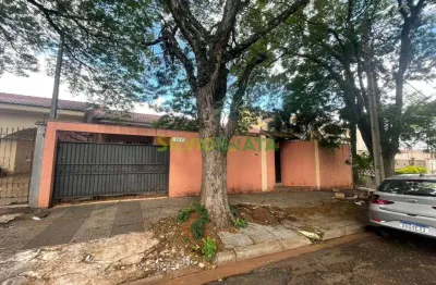 Excelente casa de 03 quartos e piscina, para morar na zona 05.