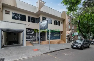 Excelente sala comercial em sobreloja para locar no centro da cidade.