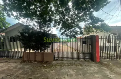 Casa com 2 quartos para alugar na Rua Inhaúma, 213, Zona 03, Maringá