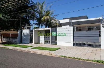 Excelente casa, 04 suítes para morar na zona 02, próximo ao parque do ingá