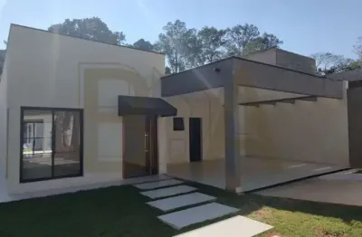 Casa nova e térrea, 03 dorm. no condomínio jardim colibri km.26