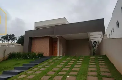 Casa totalmente térrea com 03 suítes, 01 master, área verde, 6 vagas..