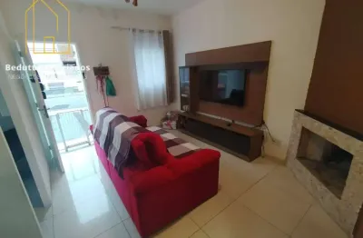 Casa ampliada com mezanino, corredor lateral e ambientes integrados