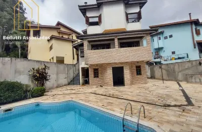 SOBRADO 226m²C/ ÓTIMO POTENCIAL. 3 DORMS (1 SUÍTE). PISCINA. ESPAÇO ADEGA.