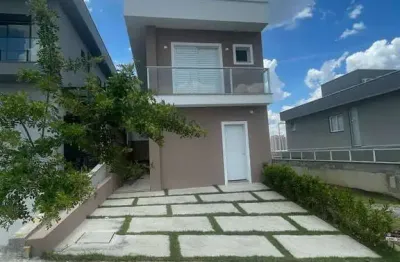 Sobrado novo com 3 dormitórios, sendo uma suíte.  The Square Village