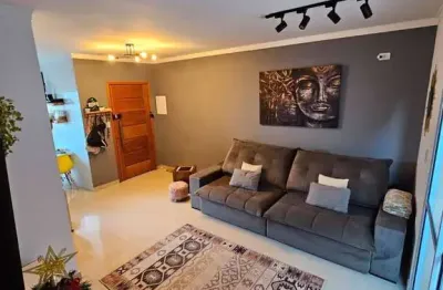 Linda casa, 2 suites, Semi Isolada, toda decorada, pintura nova.