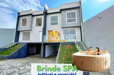 Sobrado quadriplex com garagem no subsolo 3 quartos sendo 1 suíte em condomínio fechado xaxim