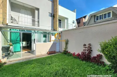 Sobrado com 4 quartos sendo 1 suíte master e 2 demi-suítes e amplo terreno fundos no água verde