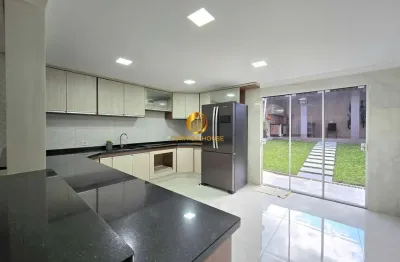 Sobrado triplex de alto padrão com 4 quartos sendo 2 suítes master,  no condomínio camélia, cidade industrial de curitiba
