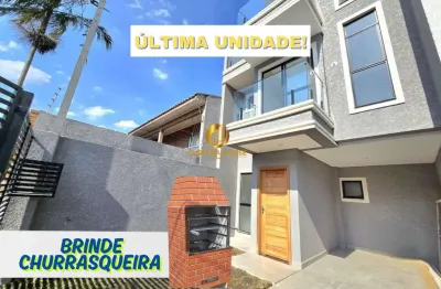 Sobrado triplex com até 4 quartos sendo 1 suíte e solarium no sítio cercado