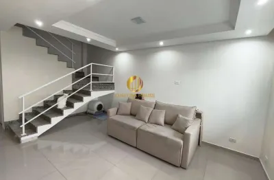 Sobrado tríplex com 3 quartos e suíte com 105,61m² no bairro sítio cercado