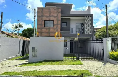 Triplex com 3 quartos, sendo 1 suíte, localizado na Rua Professora Júlia Valery Legat Neal, bairro Xaxim, Curitiba. Frente para a rua, com terraço