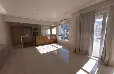 Apartamento com 2 quartos para alugar na servidão cristiano wanderley faria, 60, trindade, florianópolis, 103 m2 por r$ 4.500