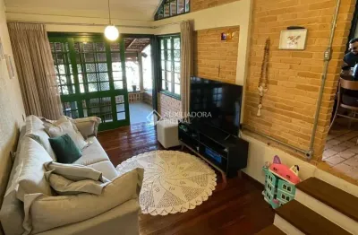 Casa com 3 quartos para alugar na Servidão Nossa Senhora do Caravaggio, 28, Agronômica, Florianópolis, 225 m2 por R$ 8.500