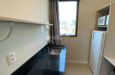 Apartamento com 1 quarto para alugar na rua joão de deus machado, 101, trindade, florianópolis, 20 m2 por r$ 3.497