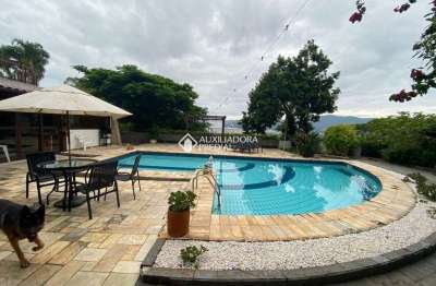 Casa com 7 quartos para alugar na rua doutor percy joão de borba, 454, trindade, florianópolis, 411 m2 por r$ 18.500