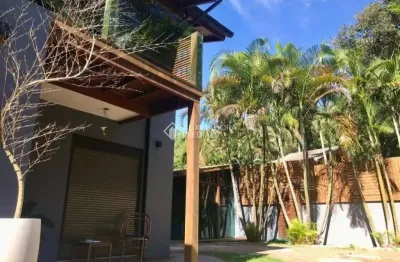 Casa com 3 quartos para alugar na rua laurindo januário da silveira, 5170, lagoa da conceição, florianópolis, 165 m2 por r$ 12.000