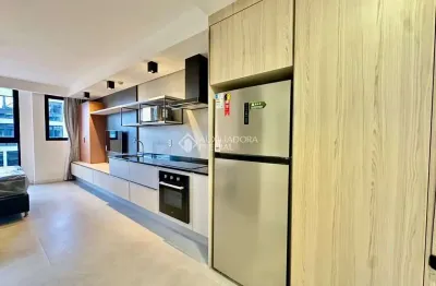 Apartamento com 1 quarto para alugar na rua professora maria flora pausewang, 137, trindade, florianópolis, 36 m2 por r$ 3.900