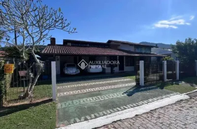 Casa em condomínio fechado com 5 quartos para alugar na da andorinha, 170, lagoa da conceição, florianópolis, 210 m2 por r$ 8.500