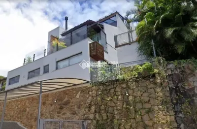 Casa com 3 quartos para alugar na rua joão henrique gonçalves, 313, lagoa da conceição, florianópolis, 221 m2 por r$ 12.000