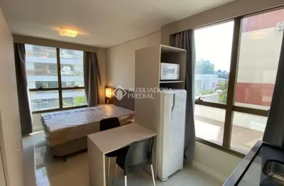 Apartamento com 1 quarto para alugar na rua joão de deus machado, 101, trindade, florianópolis, 20 m2 por r$ 3.563