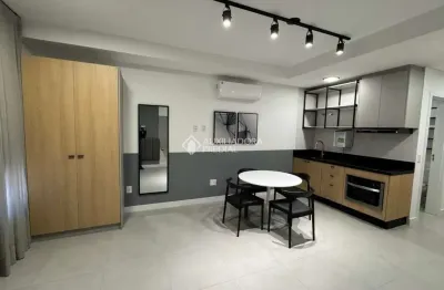 Apartamento com 1 quarto para alugar na rua ângelo la porta, 158, centro, florianópolis, 65 m2 por r$ 3.500