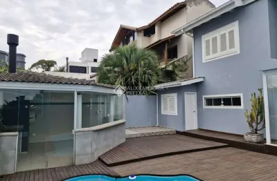 Casa com 4 quartos para alugar na rua jornalista alírio bossle, 75, joão paulo, florianópolis, 276 m2 por r$ 12.000