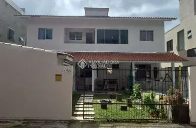 Casa com 2 quartos para alugar na servidão jaborandi, 1163, campeche, florianópolis, 71 m2 por r$ 4.000