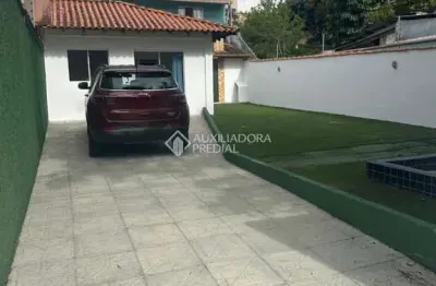Casa com 4 quartos para alugar na rua eugênio portela, 893, barreiros, são josé, 160 m2 por r$ 7.000