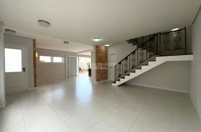 Casa em condomínio fechado com 3 quartos para alugar na rua laurindo januário da silveira, 4317, lagoa da conceição, florianópolis, 175 m2 por r$ 8.800