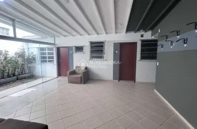 Apartamento com 1 quarto para alugar na rua professor simão josé hess, 82, trindade, florianópolis, 25 m2 por r$ 2.050