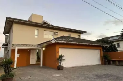 Casa em condomínio fechado com 4 quartos para alugar na rua das amendoeiras, 111, lagoa da conceição, florianópolis, 450 m2 por r$ 15.000