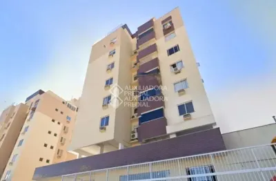 Apartamento com 2 quartos para alugar na avenida governador jorge lacerda, 1835, costeira do pirajubaé, florianópolis, 68 m2 por r$ 2.950