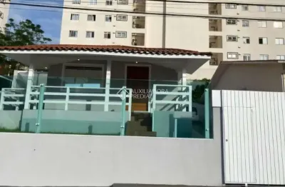 Casa com 3 quartos para alugar na rua olegário da silva ramos, 525, capoeiras, florianópolis, 161 m2 por r$ 5.500