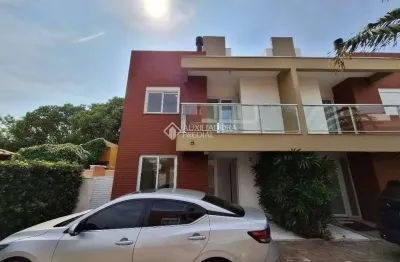 Casa em condomínio fechado com 3 quartos para alugar na rua grumixama, 215, campeche, florianópolis, 161 m2 por r$ 6.150