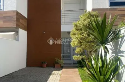 Casa com 3 quartos para alugar na rua valdemiro josé vieira, 161, campeche, florianópolis, 116 m2 por r$ 6.800