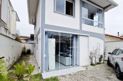 Casa com 3 quartos para alugar na Rua Fidélis Govoni, 1000, Campeche, Florianópolis, 150 m2 por R$ 8.600