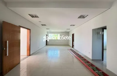 Casa com 3 quartos para alugar no São José, Divinópolis 