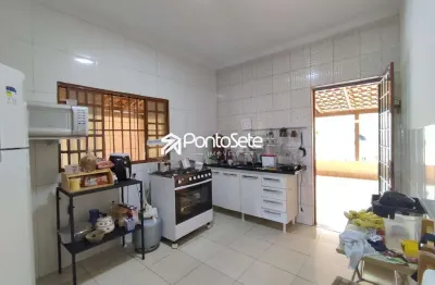 Casa com 3 quartos para alugar no Santo André, Divinópolis 