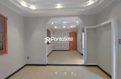 Casa com 3 quartos para alugar no São José, Divinópolis 