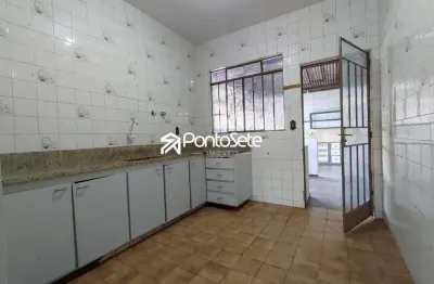 Casa com 3 quartos para alugar no São José, Divinópolis 