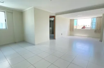 Imóvel único com 03 quartos + dce,  há 02 ruas da praia