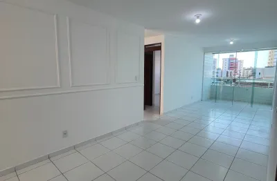 Imóvel exclusivo há poucos metros do mar, com 02 quartos/01suite e área de lazer