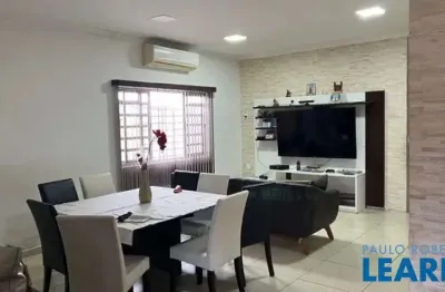 Casa com 6 quartos para alugar na Avenida Rui Barbosa, Jardim Bela Vista, São José dos Campos
