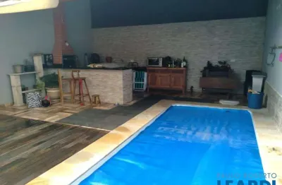 Casa com 3 quartos para alugar na Rua Joseph Harry Eloi Gaillardetz, Residencial Parque dos Sinos, Jacareí