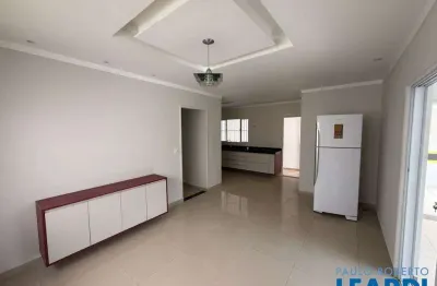 Casa com 4 quartos para alugar na Rua Anápolis, Parque Industrial, São José dos Campos