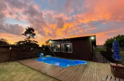 Casa com terreno grande e área de lazer com piscina no alto arroio.