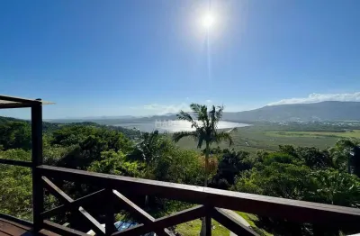 Casa no condomínio caminho do rei na praia da ferrugem, garopaba/sc
